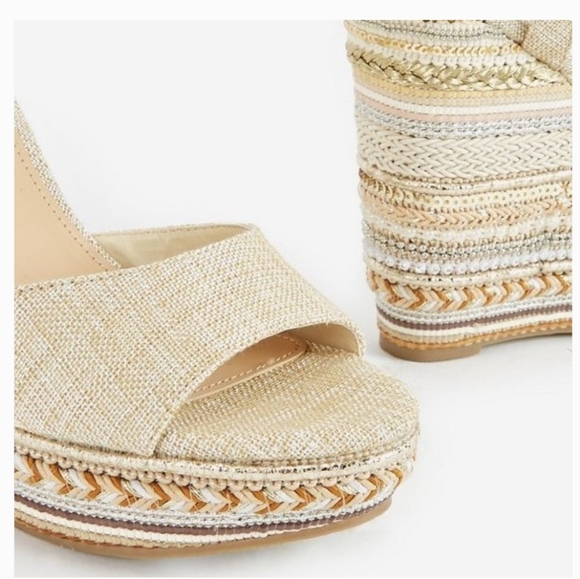 Justfab Kasabi Striped Wedge
Sz. 5.5 - Picture 2 of 13